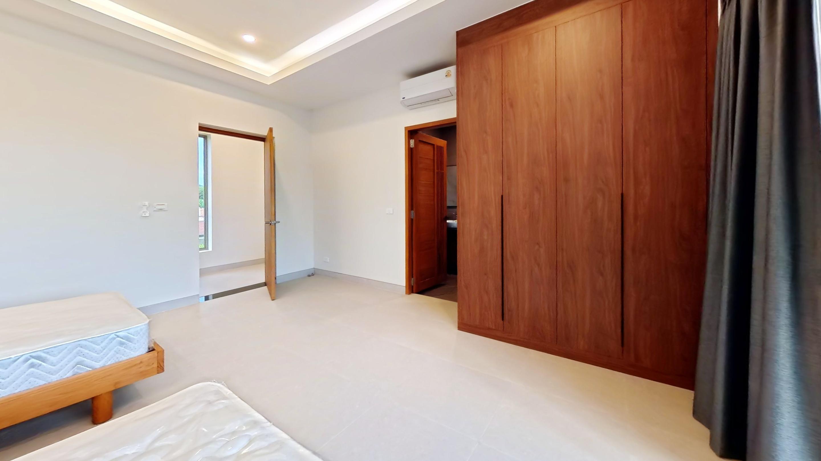Bedroom — sitting area
